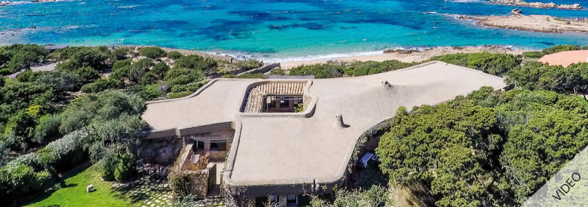 HERAUSRAGENDES ANWESEN / PROJEKT IN 1. MEERESLINIE, IN PORTO CERVO, SARDINIEN
