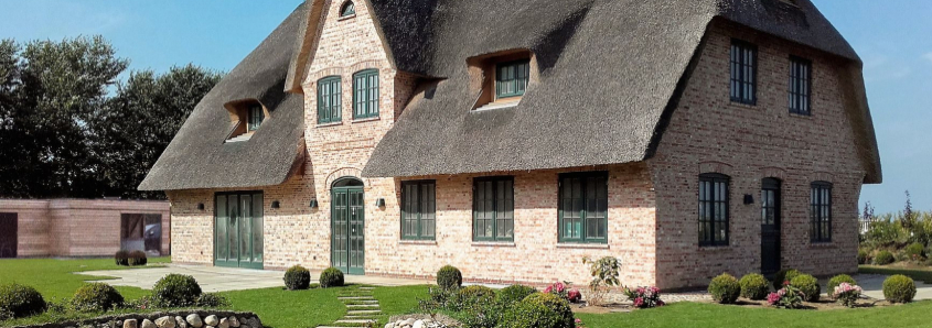 REETGEDECKTES TRAUMHAUS IN DIREKTER NACHBARSCHAFT ZUR FREIEN NATUR