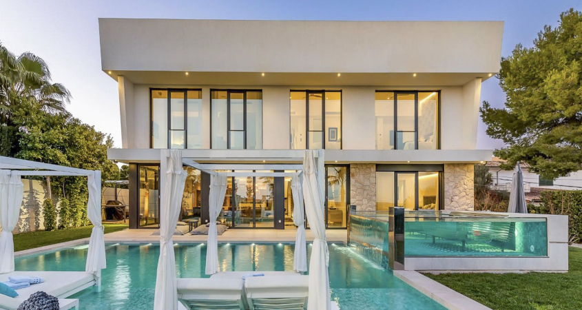DESIGNER LUXURY VILLA WITH UNIQUE POOL LANDSCAPE