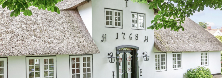 HISTORISCHES KAPITÄNSHAUS UNTER REET IM DORFKERN VON KEITUM
