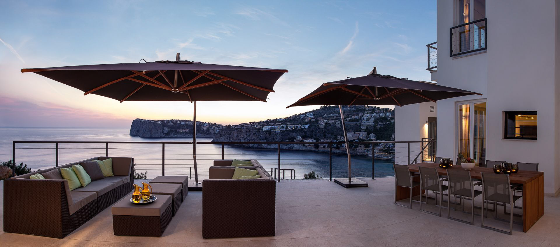 HIGH-CLASS LIVING WITH WONDERFUL OCEAN VIEWS
