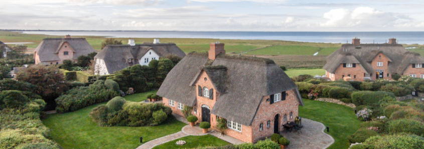 WUNDERSCHÖNES EINFAMILIENHAUS UNTER REET MIT WATTENMEERBLICK