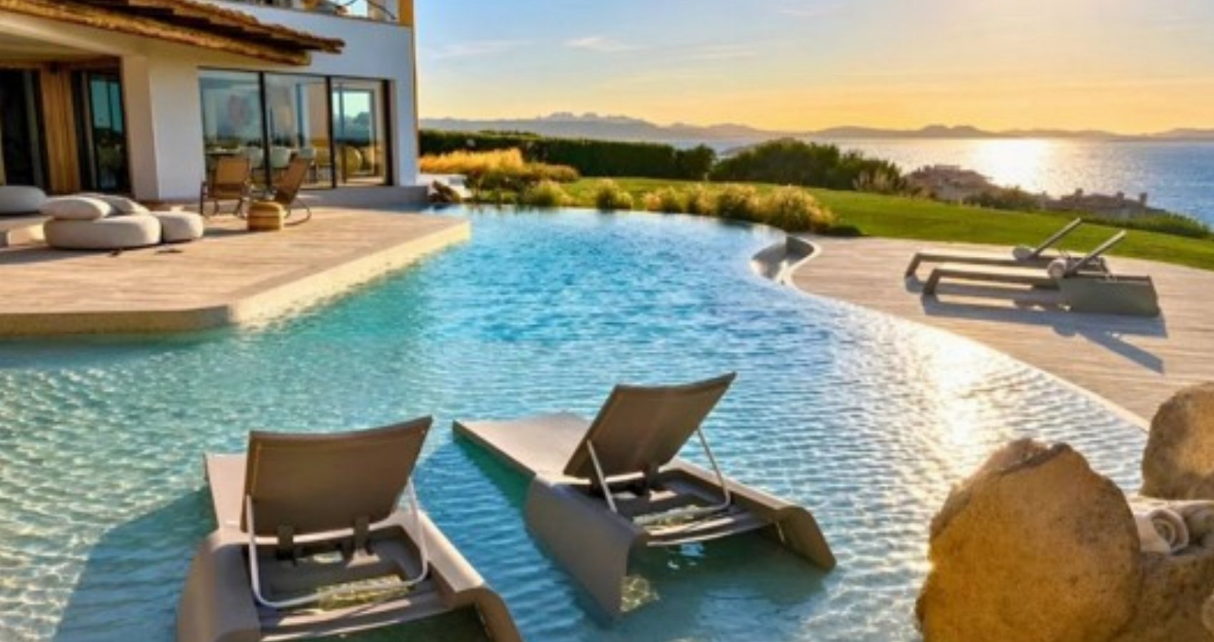 AN ICON OF SARDINIAN ELEGANCE – A LUXURIOUS RETREAT WITH PANORAMIC VIEWS OVER THE SEA OF PORTO CERVO