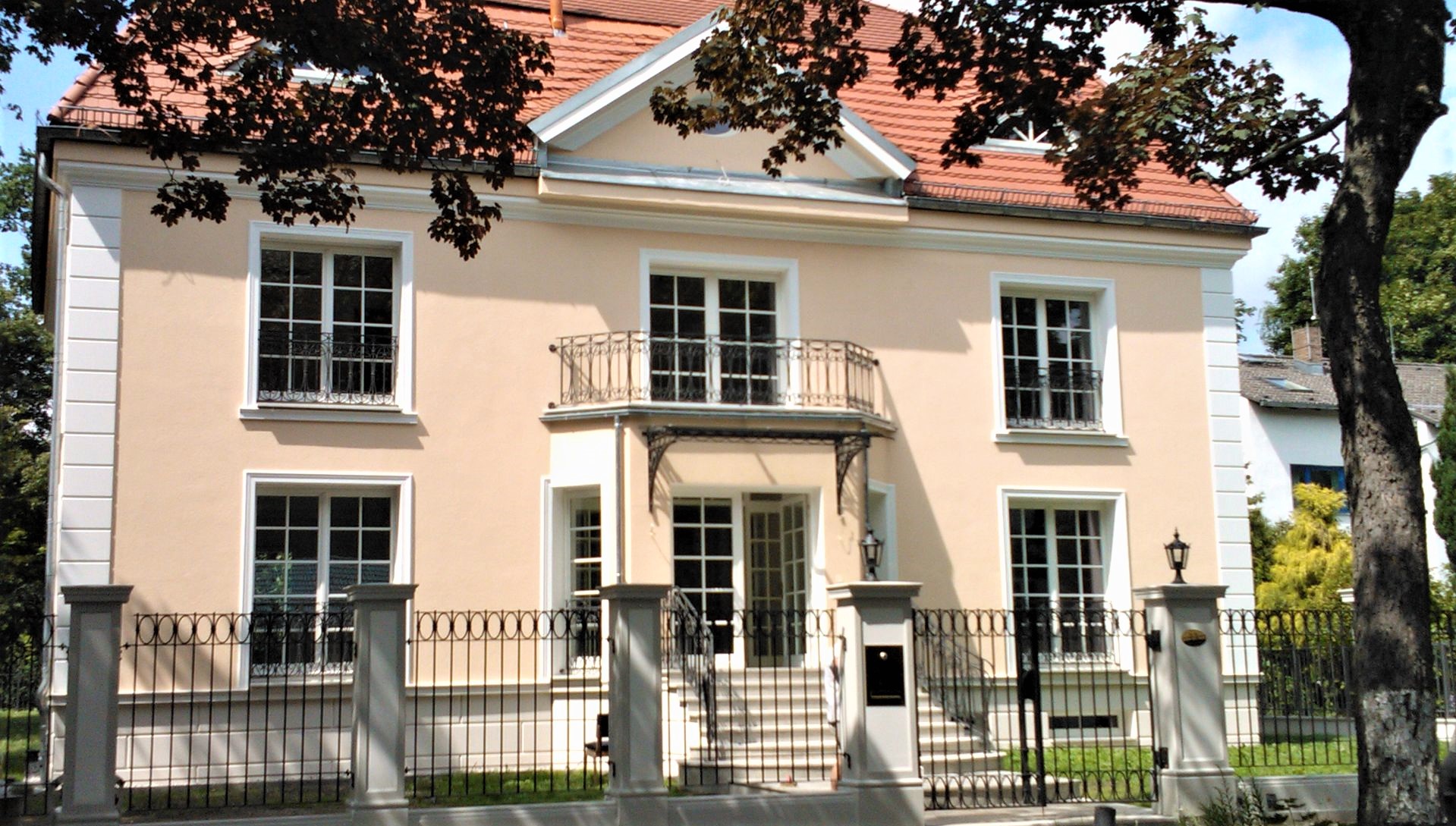 HERRSCHAFTLICH RESIDIEREN IN BERLIN - GRUNEWALD