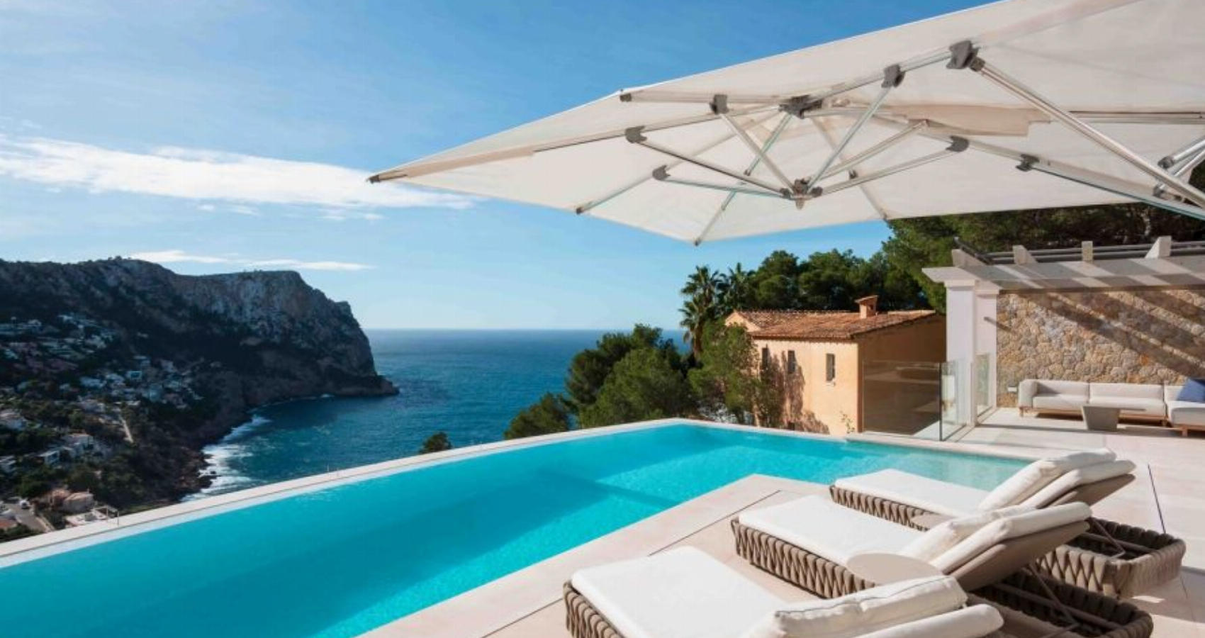 EXCLUSIVE LUXURY VILLA WITH BREATHTAKING SEA VIEWS AND PANORAMIC VISTAS OVER CALA LLAMP BAY