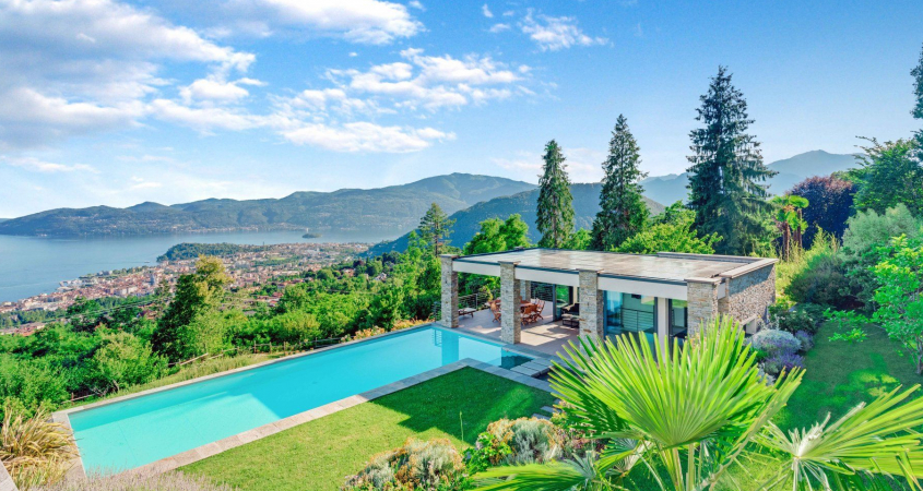 LUXURY VILLA WITH POOL HOUSE ON THE LAKE MAGGIORE